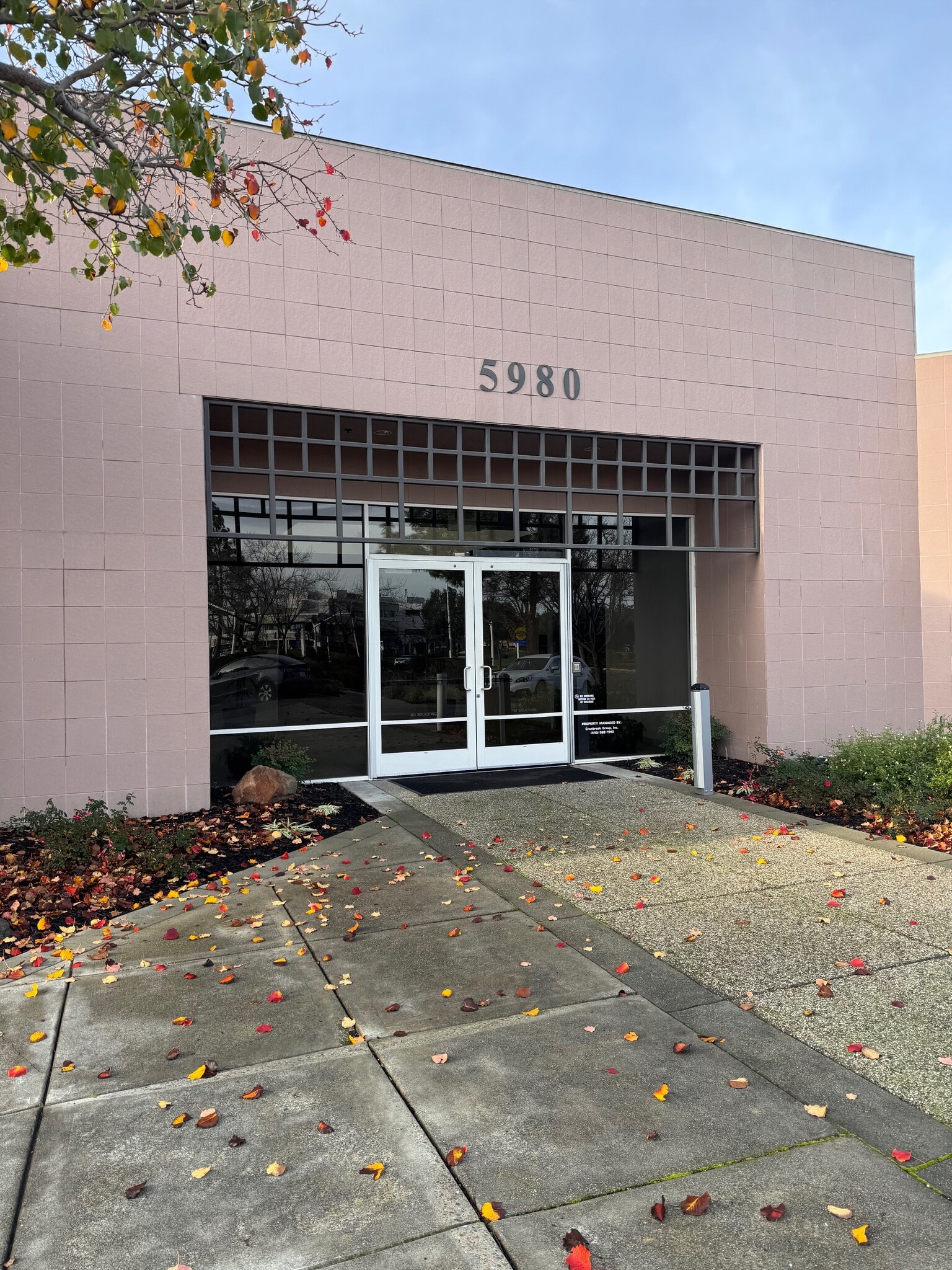 5980 Stoneridge Dr, Pleasanton, CA à louer Photo du bâtiment- Image 1 de 8