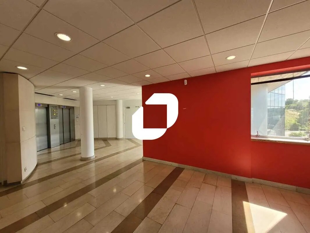 Office in Évry-Courcouronnes for lease Interior Photo- Image 1 of 11