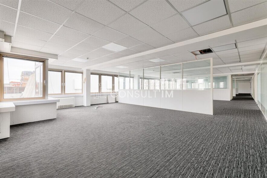 Office in Malakoff for lease - Building Photo - Image 2 of 8