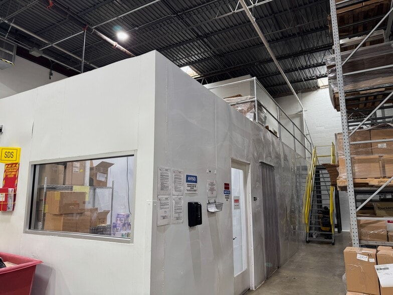 625 Public Service Rd, Waukegan, IL à vendre - Photo du bâtiment - Image 2 de 14