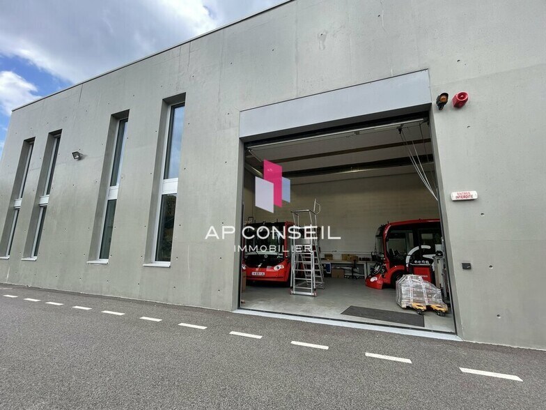 Flex in Versailles for lease - Building Photo - Image 2 of 3