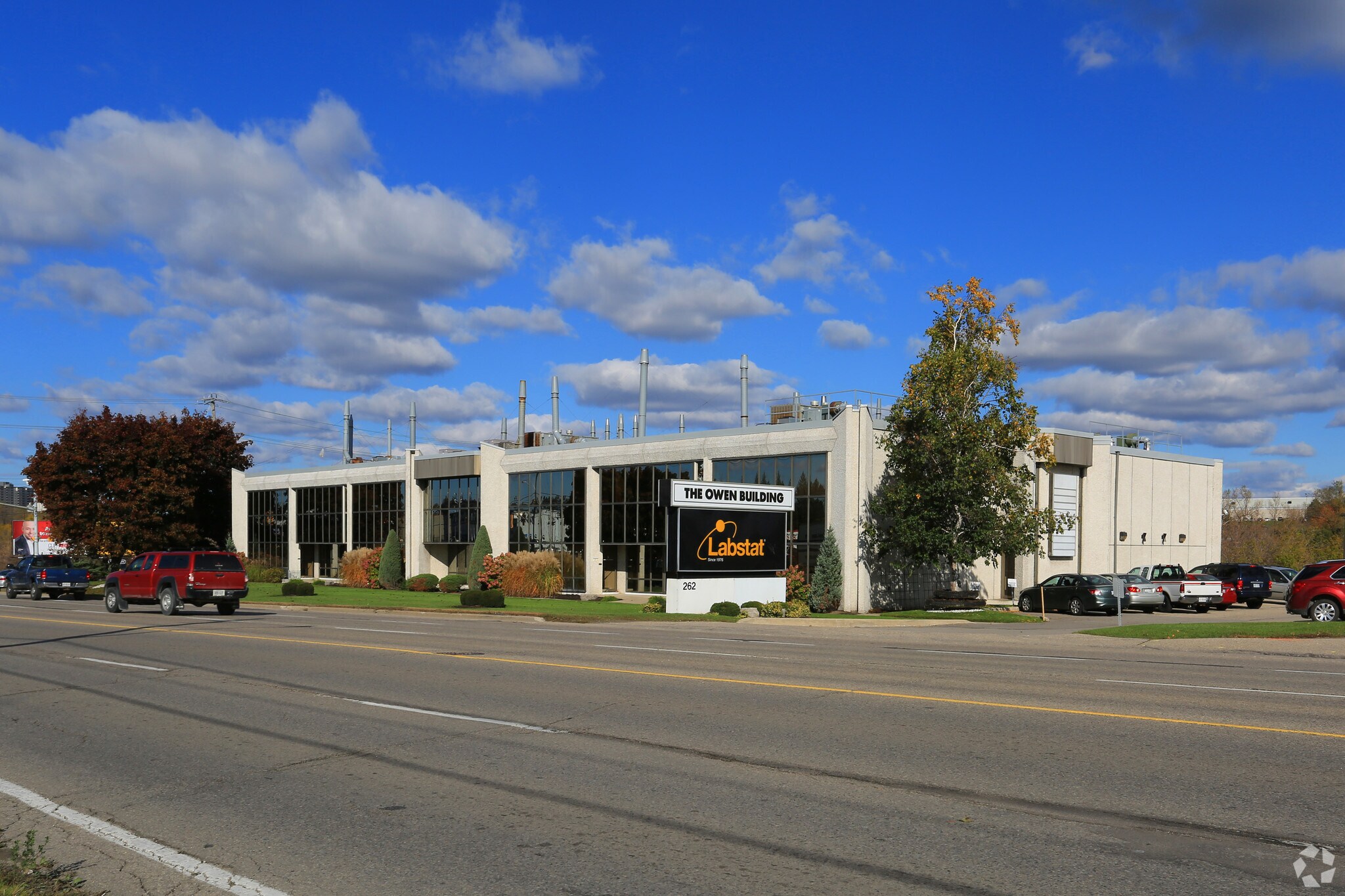 262 Manitou Dr, Kitchener, ON for sale Primary Photo- Image 1 of 1