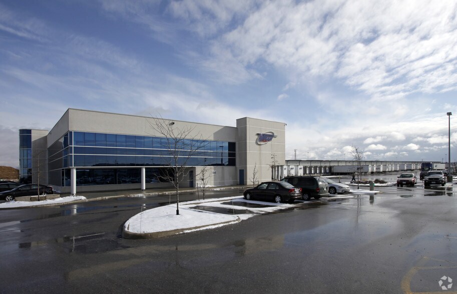 1201 Creditstone Rd, Vaughan, ON à vendre - Photo principale - Image 1 de 1