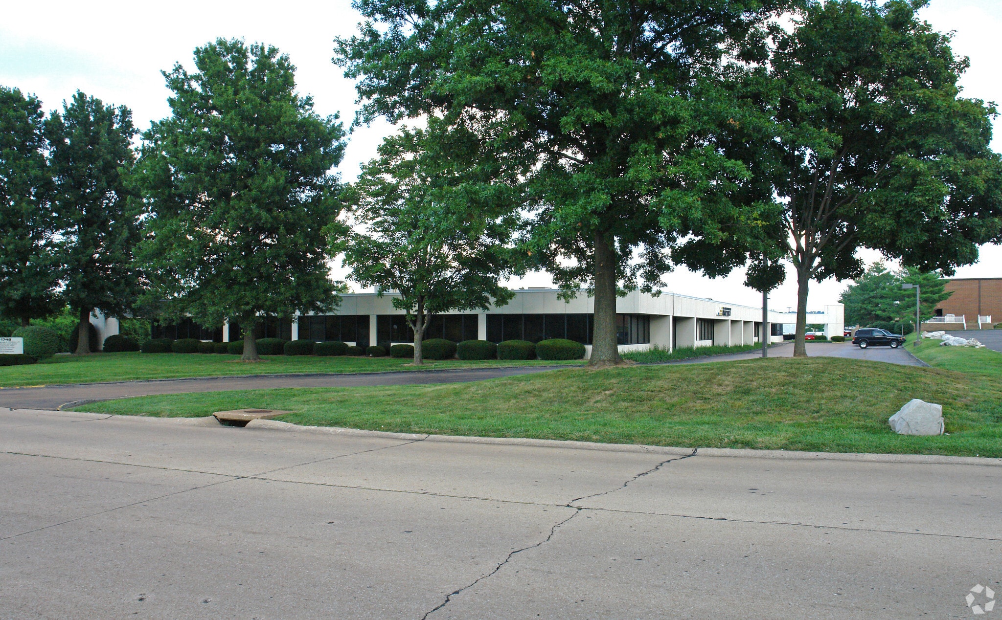1700-1748 Gilsinn Ln, Fenton, MO for lease Primary Photo- Image 1 of 10