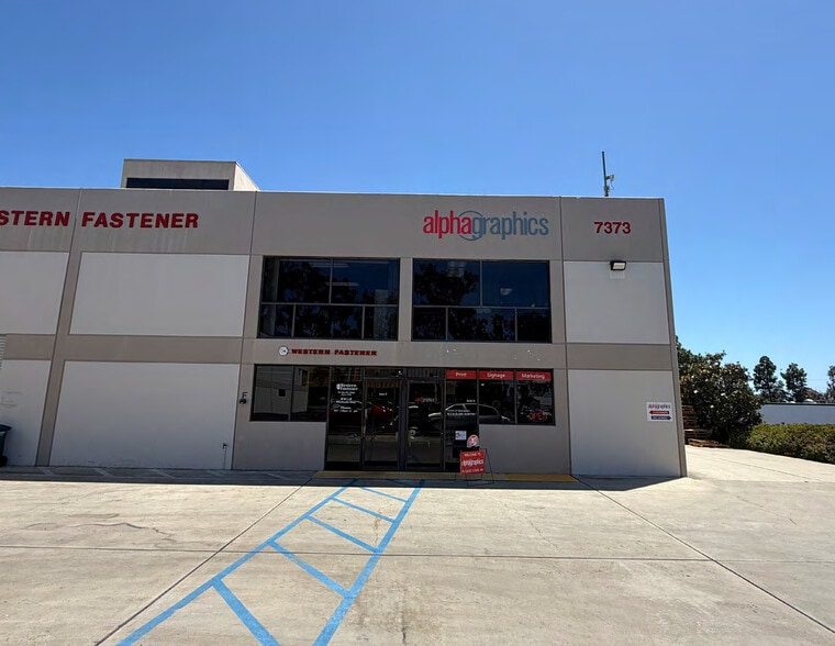 7373 Engineer Rd, San Diego, CA à louer - Photo du bâtiment - Image 3 de 5