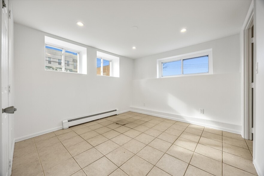 57-59 Maspeth Ave, Maspeth, NY for lease - Building Photo - Image 2 of 6