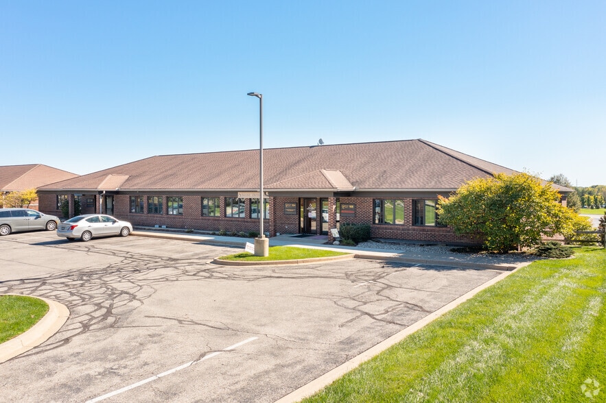 160-174 S Industrial Dr, Saline, MI for sale - Building Photo - Image 3 of 14