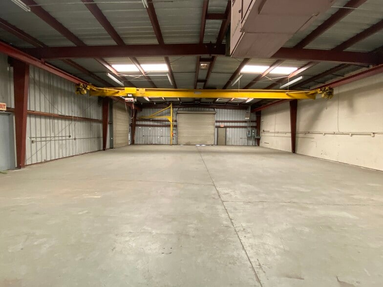 4949 Standard St, Bakersfield, CA for lease - Interior Photo - Image 2 of 4