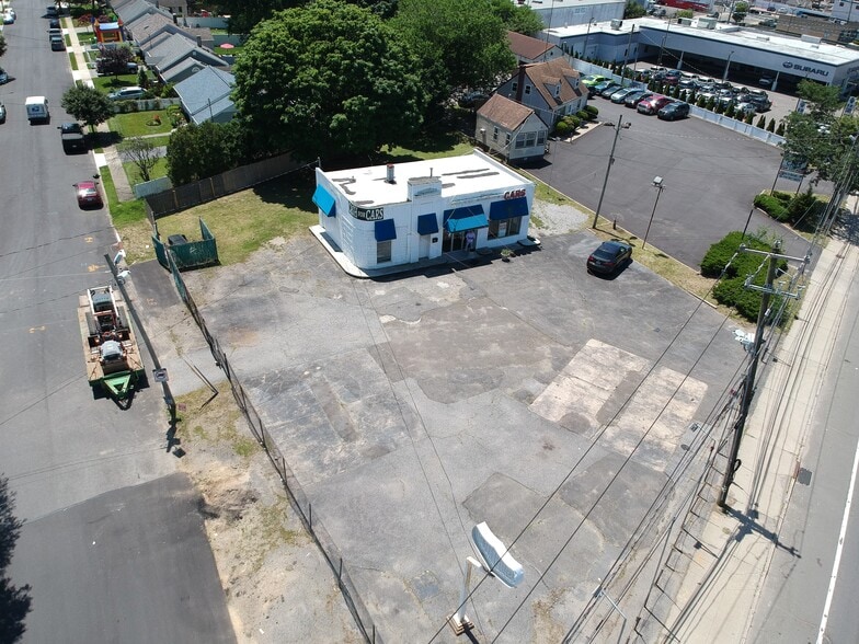 309 & 315 Sunrise Hwy., Lindenhurst portfolio of 2 properties for sale on LoopNet.ca - Building Photo - Image 2 of 10