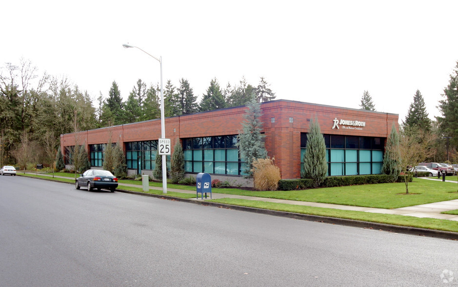 5635 NE Elam Young Pky, Hillsboro, OR for lease - Building Photo - Image 3 of 25