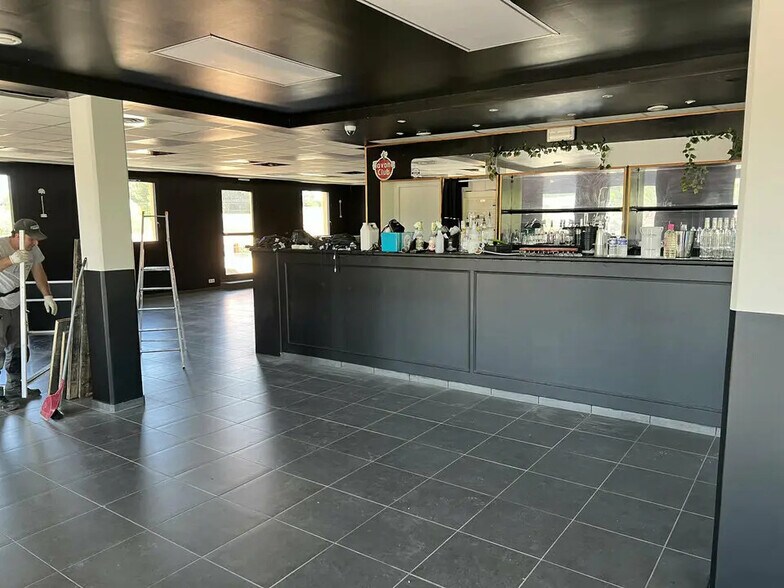 Commerce de détail dans Aix-en-Provence à louer - Photo du bâtiment - Image 3 de 5