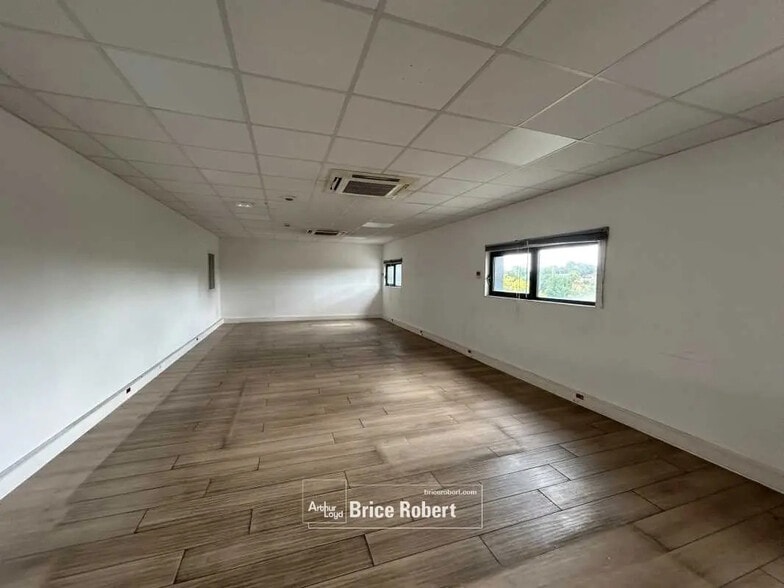 Flex in Janneyrias for sale - Interior Photo - Image 3 of 6