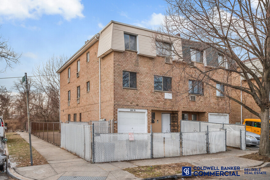 666 Sapphire St, Brooklyn, NY à vendre - Photo du bâtiment - Image 1 de 1