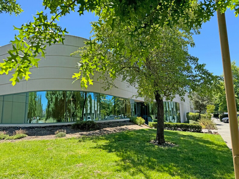 428 Aviation Blvd, Santa Rosa, CA à louer - Photo du bâtiment - Image 2 de 3