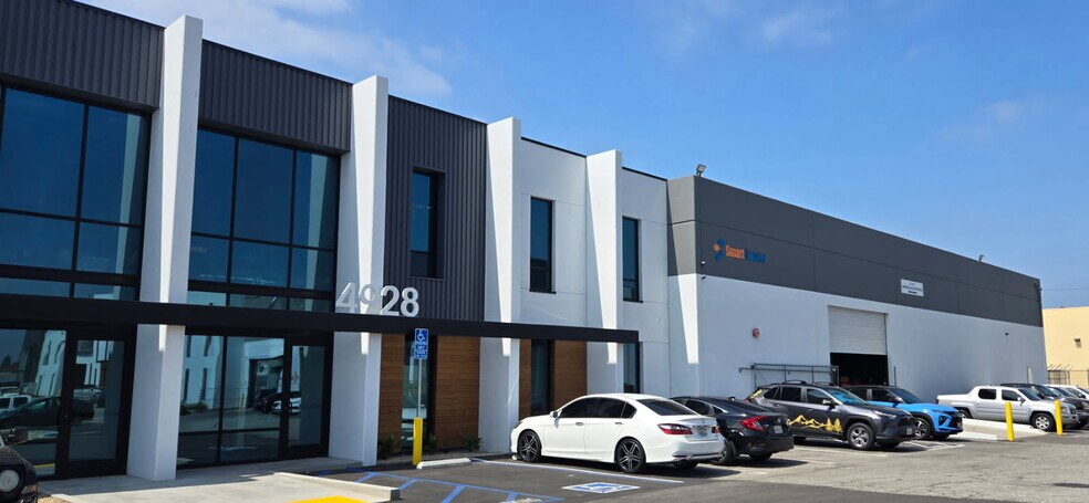 4910 W Rosecrans Ave, Hawthorne, CA à louer - Photo du bâtiment - Image 2 de 2