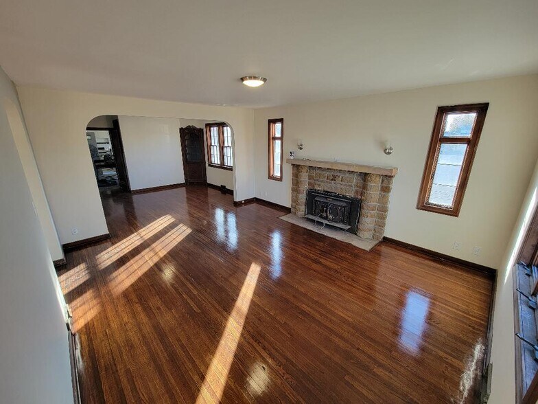 2303 E Morgan Ave, Evansville, IN à louer - Photo du bâtiment - Image 2 de 4