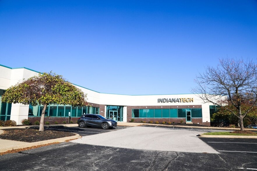 Two Office Buildings Fully Leased portfolio of 2 properties for sale on LoopNet.ca - Building Photo - Image 2 of 13