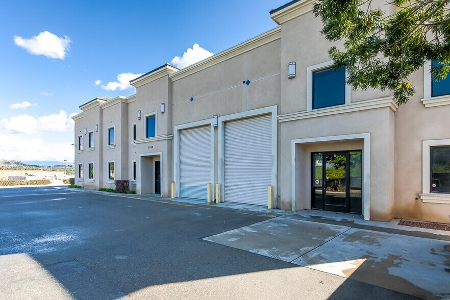 5908 Jasmine St, Riverside, CA à louer - Photo du bâtiment - Image 3 de 7