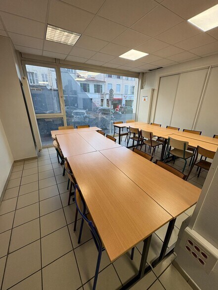 142 Avenue De Toulon, Marseille for lease - Interior Photo - Image 2 of 15