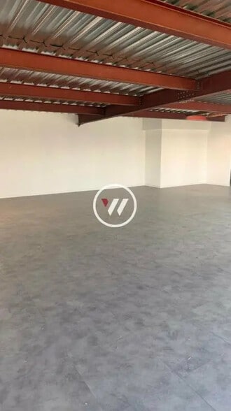 Office in Marseille for lease - Building Photo - Image 3 of 8