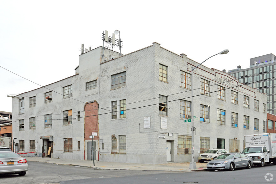 10-01-10-09 43rd Ave, Long Island City, NY à louer - Photo du bâtiment - Image 1 de 7