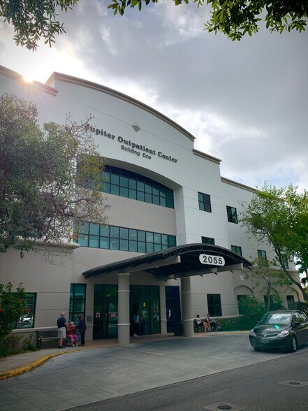 2055 N Military Trl, Jupiter, FL à louer - Photo du bâtiment - Image 2 de 2