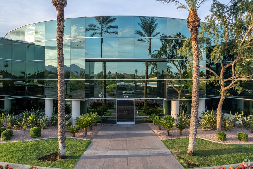 8901 E Mountain View Rd, Scottsdale, AZ à louer - Photo du bâtiment - Image 2 de 7