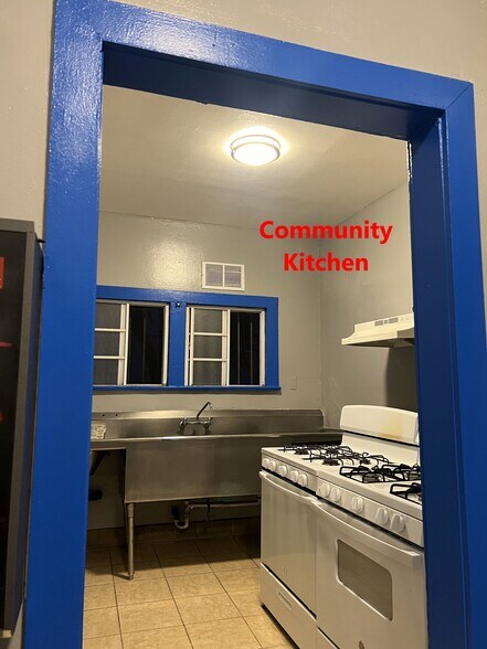 717 Columbia Ave, Los Angeles, CA à vendre - Photo du bâtiment - Image 3 de 12