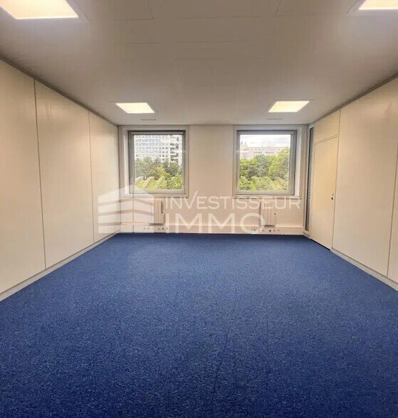 Bureau dans Courbevoie à louer - Photo du bâtiment - Image 2 de 12