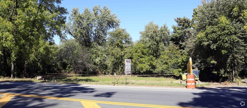 24 N Plank Rd, Newburgh, NY à vendre - Photo principale - Image 1 de 4