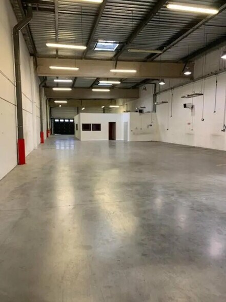 Commerce de détail dans Sorgues à louer - Photo du bâtiment - Image 2 de 3