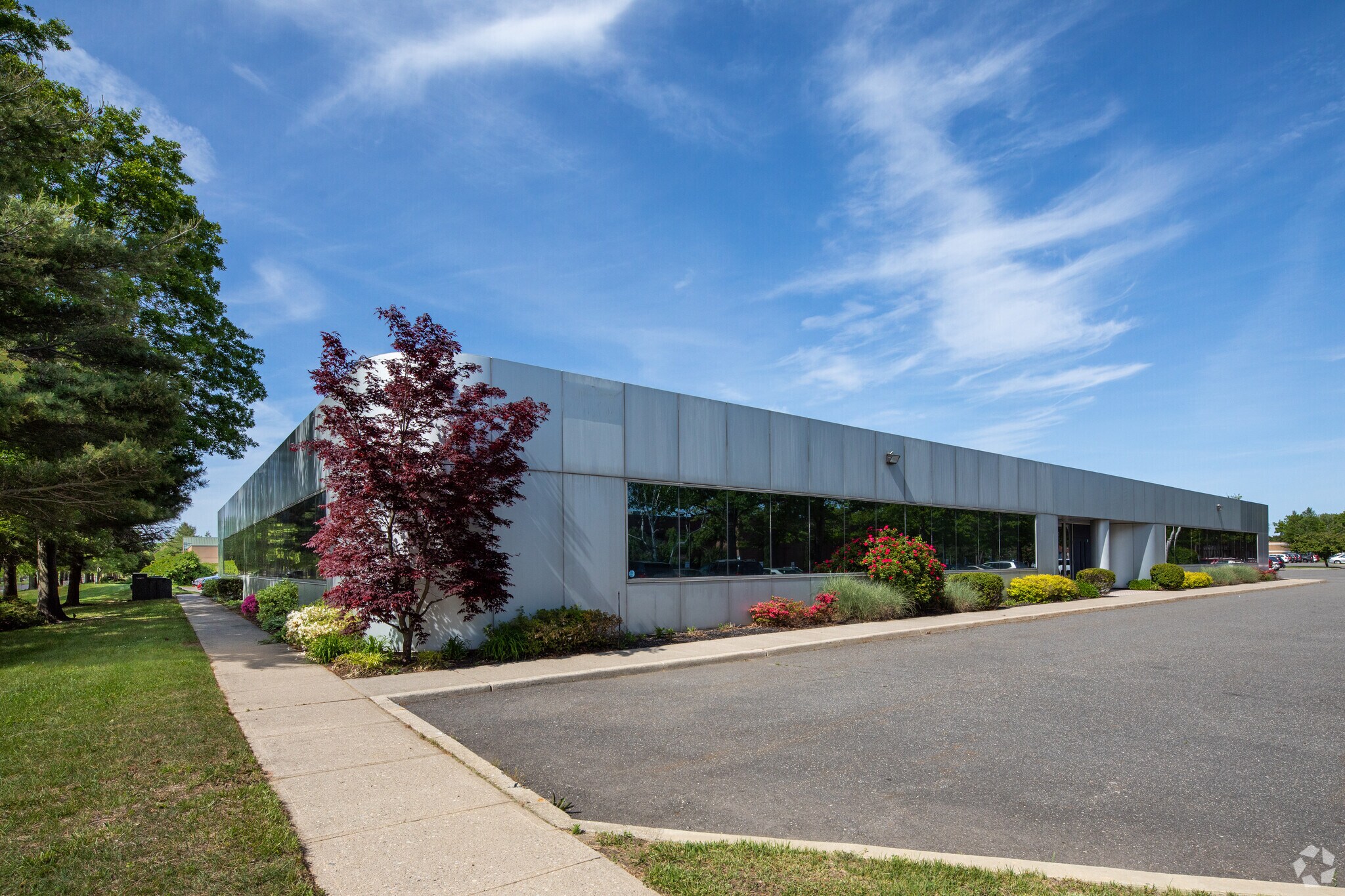 101-125 Comac St, Ronkonkoma, NY à louer Photo du bâtiment- Image 1 de 7