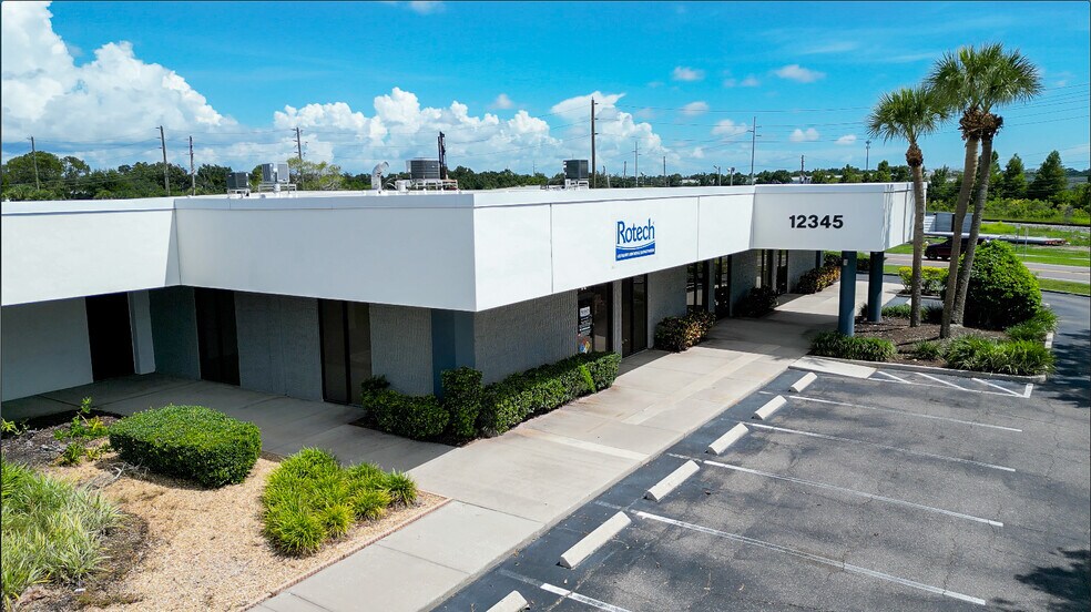12345 Starkey Rd, Largo, FL à louer - Photo du bâtiment - Image 3 de 24