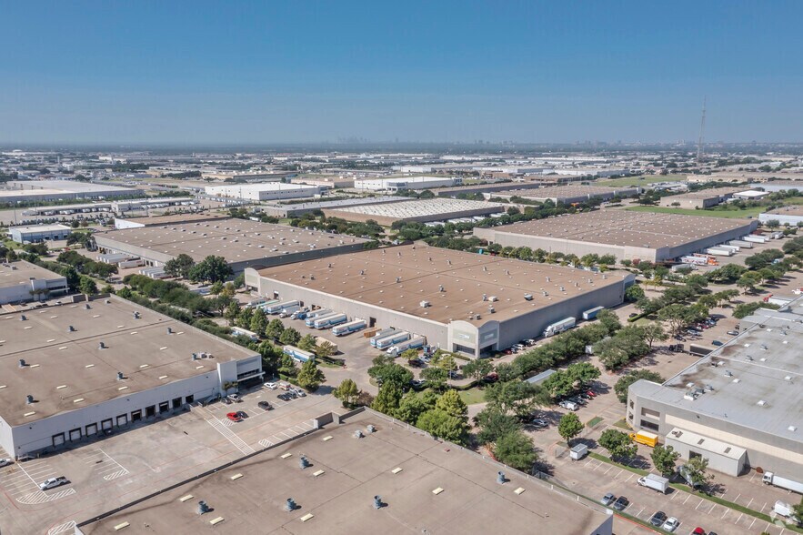 2750 N Miller Park Dr, Garland, TX à louer - Aérien - Image 2 de 6