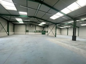 Flex in Saint-Genis-Laval for lease Interior Photo- Image 2 of 8