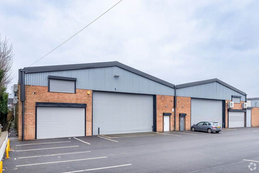 9 Linthouse Ln, Wolverhampton à vendre - Photo principale - Image 1 de 17