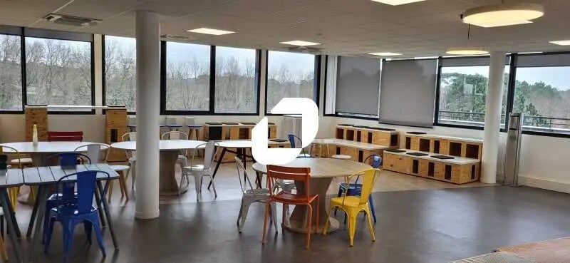 Office in Mérignac for lease - Building Photo - Image 2 of 17