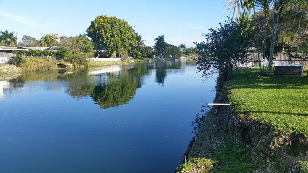 Cutler Bay Homes portfolio of 8 properties for sale on LoopNet.ca - Primary Photo - Image 3 of 5