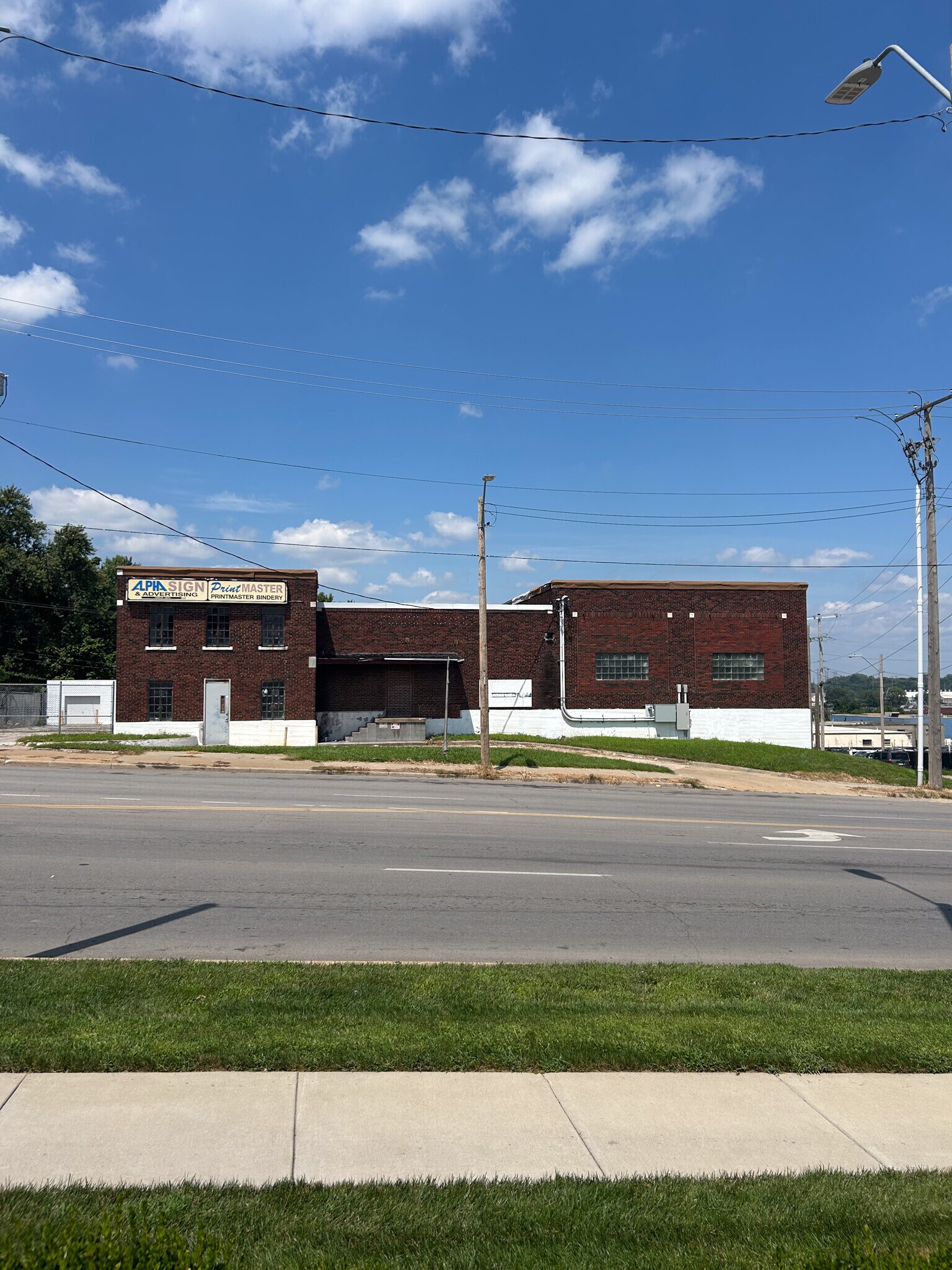 6924 E Truman Rd, Kansas City, MO à vendre Photo du bâtiment- Image 1 de 6