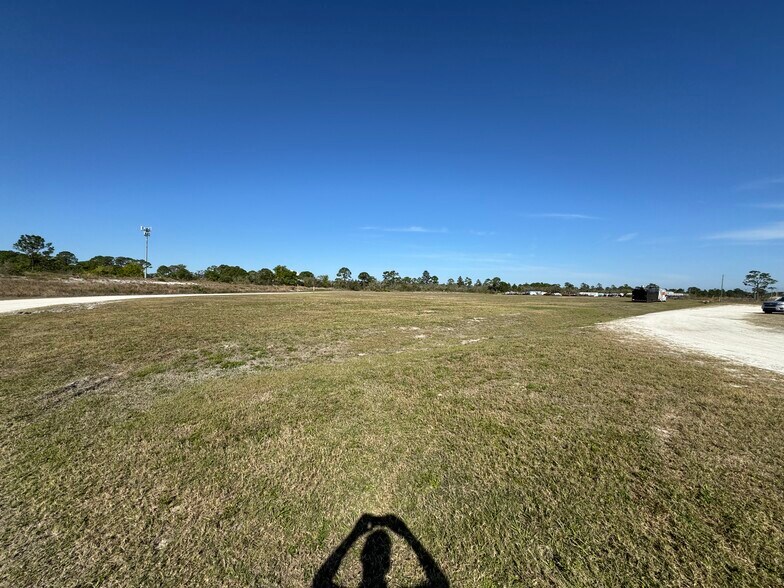 7990 Associate Boulevard, Sebring, FL à louer - Photo du bâtiment - Image 3 de 5