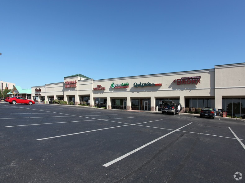 6820-6864 Johnson Dr, Mission, KS for lease - Building Photo - Image 1 of 3