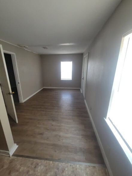 106 E North Ave, Lampasas, TX à vendre - Photo du bâtiment - Image 3 de 5