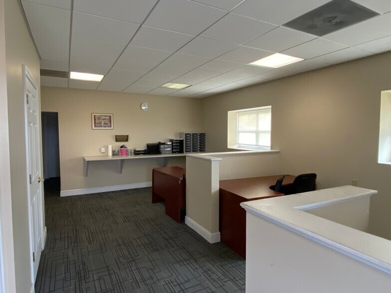 2741 Noblestown Rd, Pittsburgh, PA à louer - Photo du bâtiment - Image 3 de 12