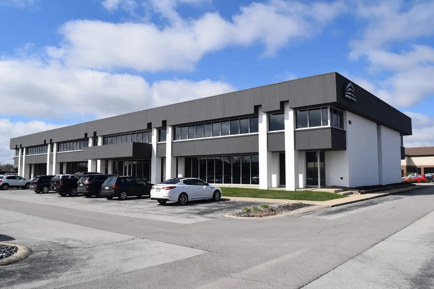 101 E Carmel Dr, Carmel, IN for lease - Building Photo - Image 1 of 13