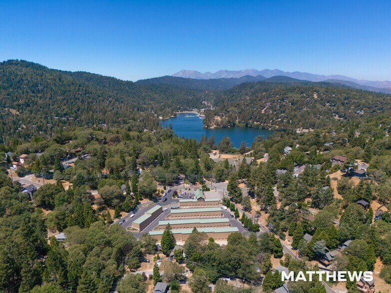 555 S Dart Canyon Rd, Crestline, CA à vendre - Photo principale - Image 1 de 4