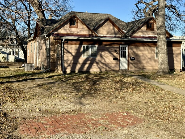 115 E 9th, Concordia, KS à vendre - Photo du bâtiment - Image 2 de 24