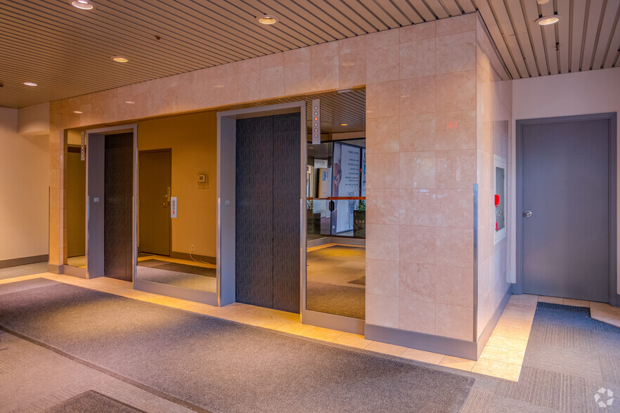 5172 Kingsway, Burnaby, BC for lease - Lobby - Image 3 of 7