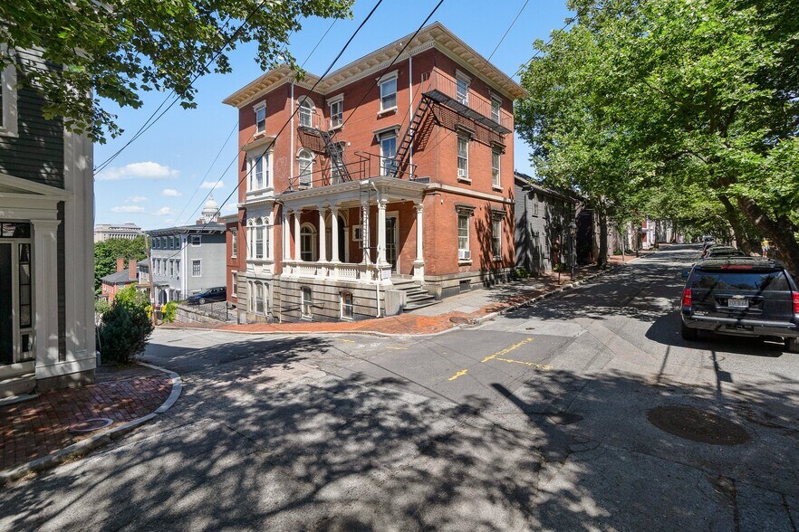 110 Benefit St, Providence, RI à vendre - Photo du bâtiment - Image 2 de 9