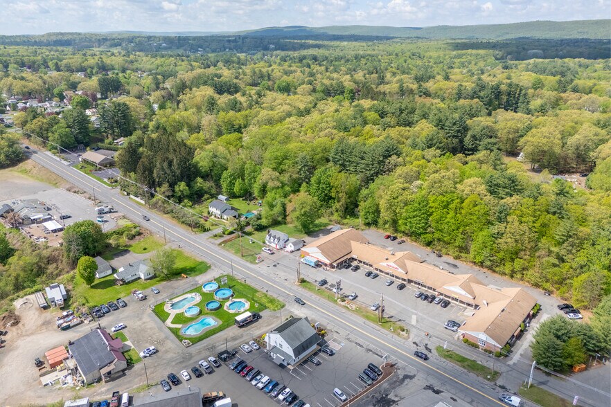 69 Southwick Rd, Westfield, MA à louer - Photo du bâtiment - Image 2 de 3