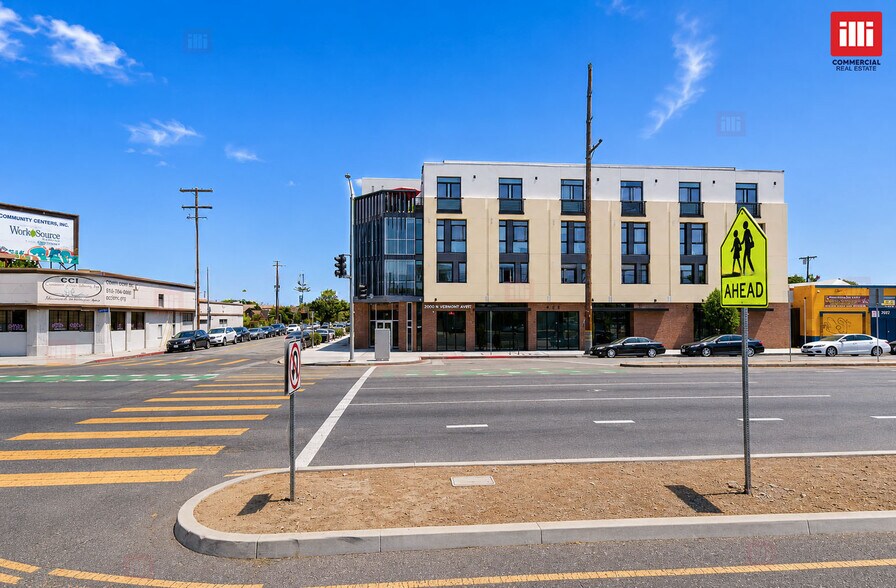 7600 S Vermont Ave, Los Angeles, CA à louer - Photo du bâtiment - Image 2 de 7